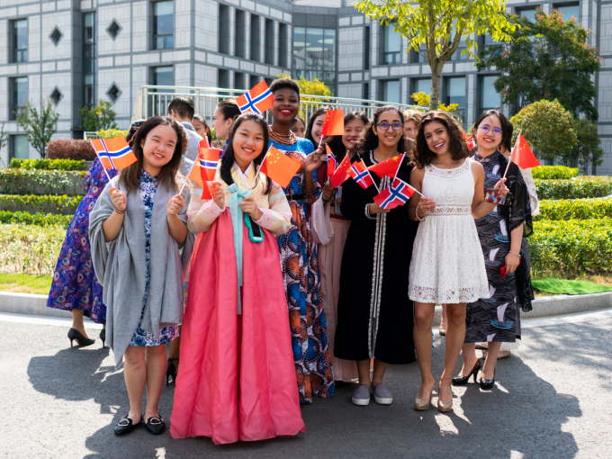 Pupils at UWC Changshu waiting to greet the King and Queen. Photo: Tim Haukenes 